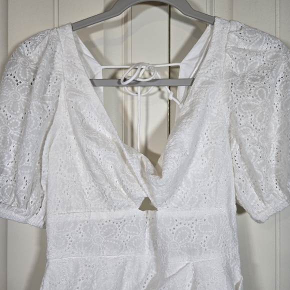 Saints & Secrets Santa Cruz Sun Eyelet White Asymmetrical Puff Sleeve Mini Dress - Picture 4 of 10
